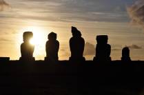Fim de tarde em Tahai, ao lado de Hanga Roa, a única cidade de Rapa Nui (ou Ilha de Páscoa), no Oceano Pacífico